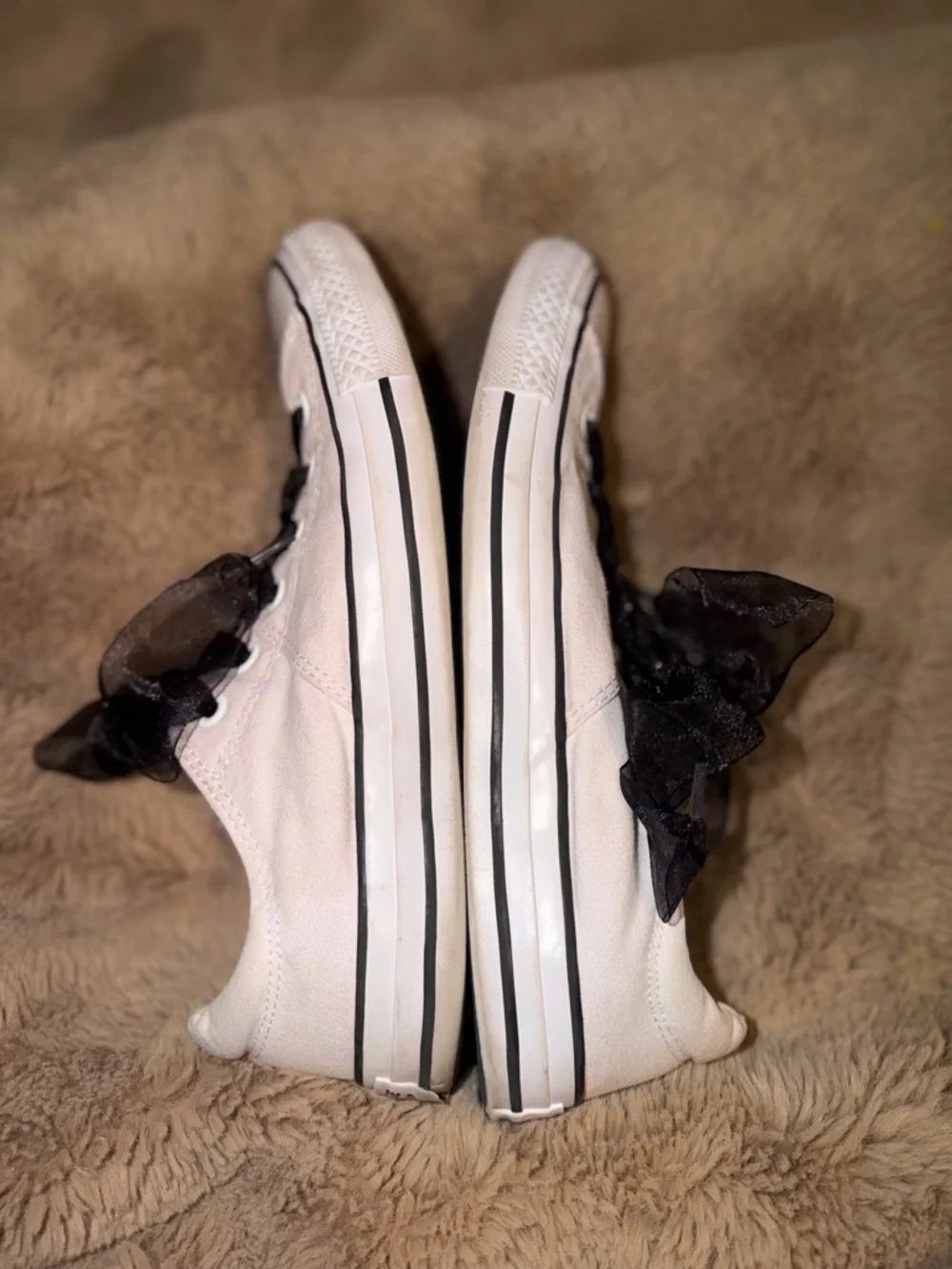 Converse Women’s Low Top Canvas Sneakers in White with Black Ribbon Laces - Picture 7 of 7